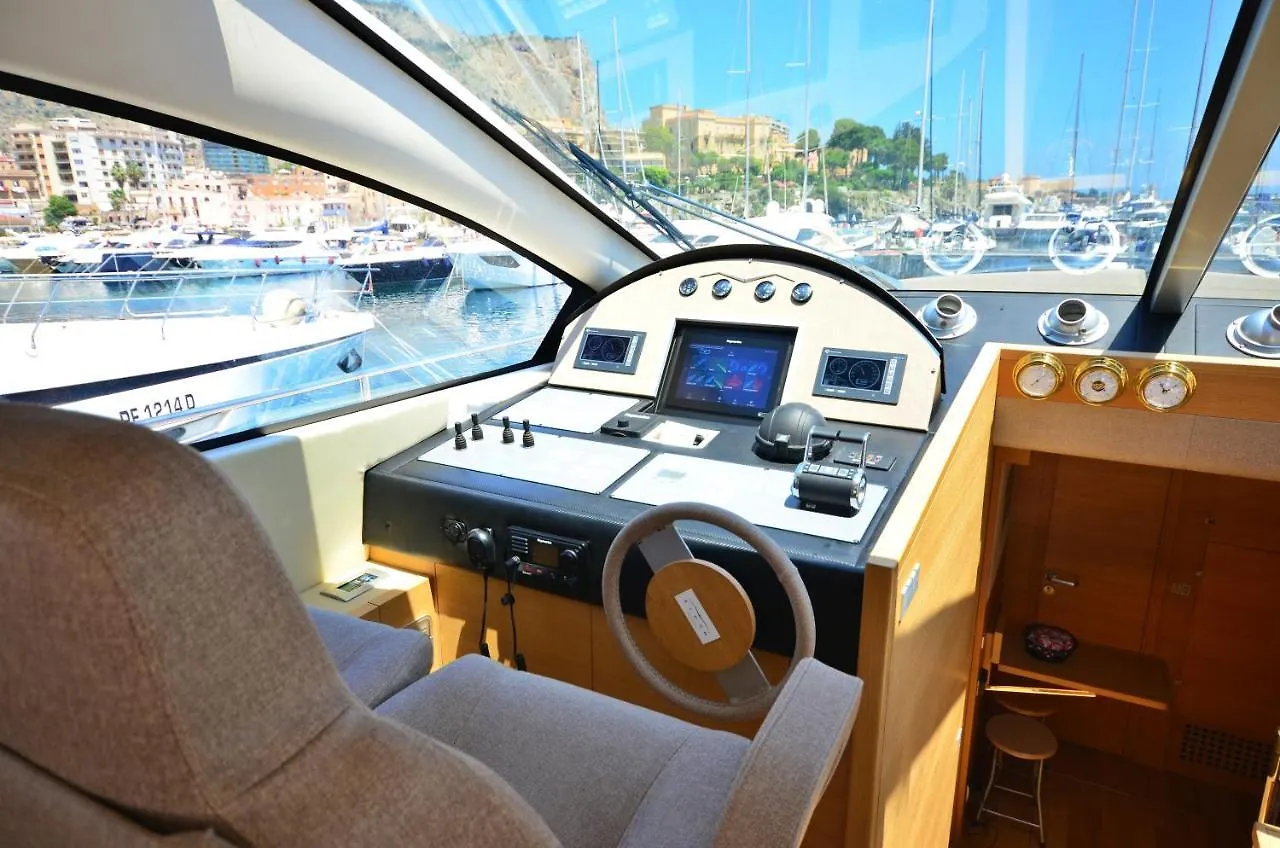 Hotel Layla Yacht Palermo Botel