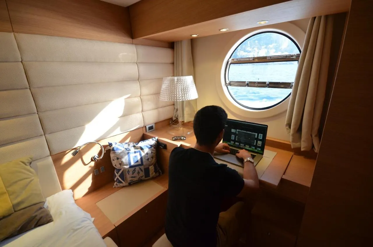 Botel Hotel Layla Yacht Palermo