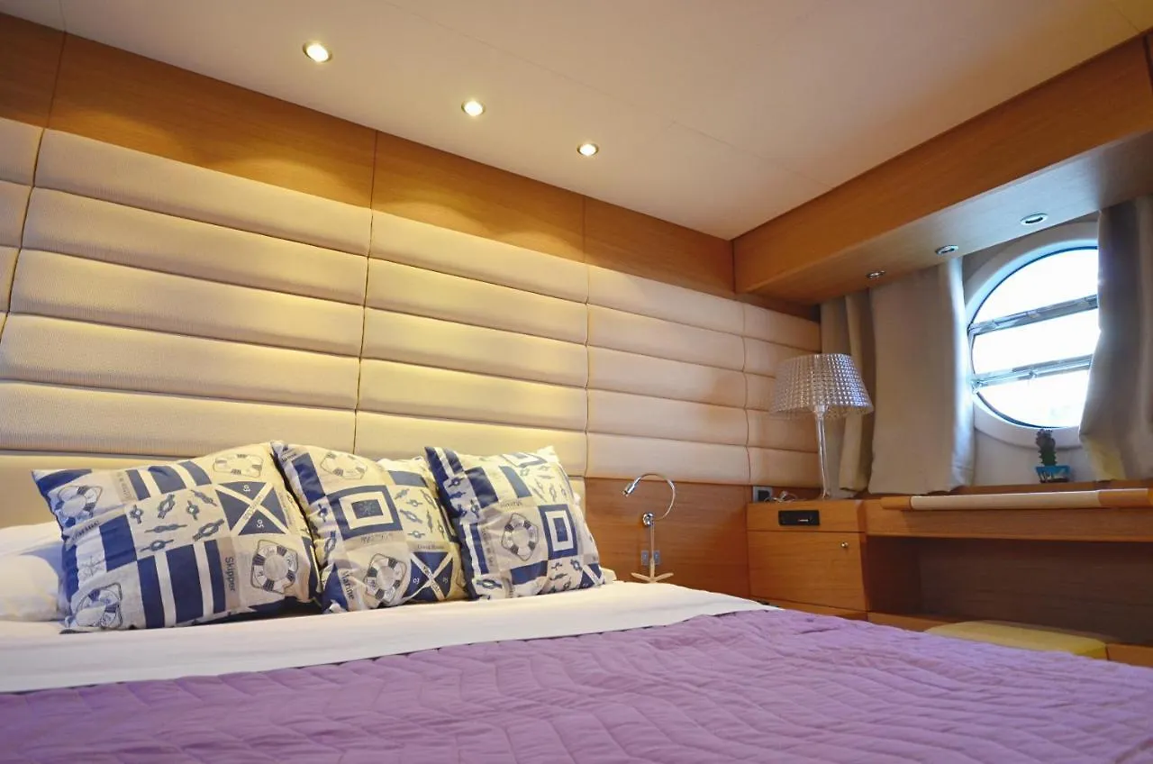 Layla Yacht Palermo Hotel Botel