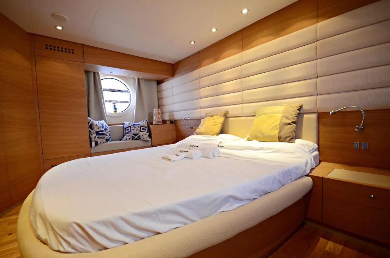 Layla Yacht Palermo Hotel 0*,