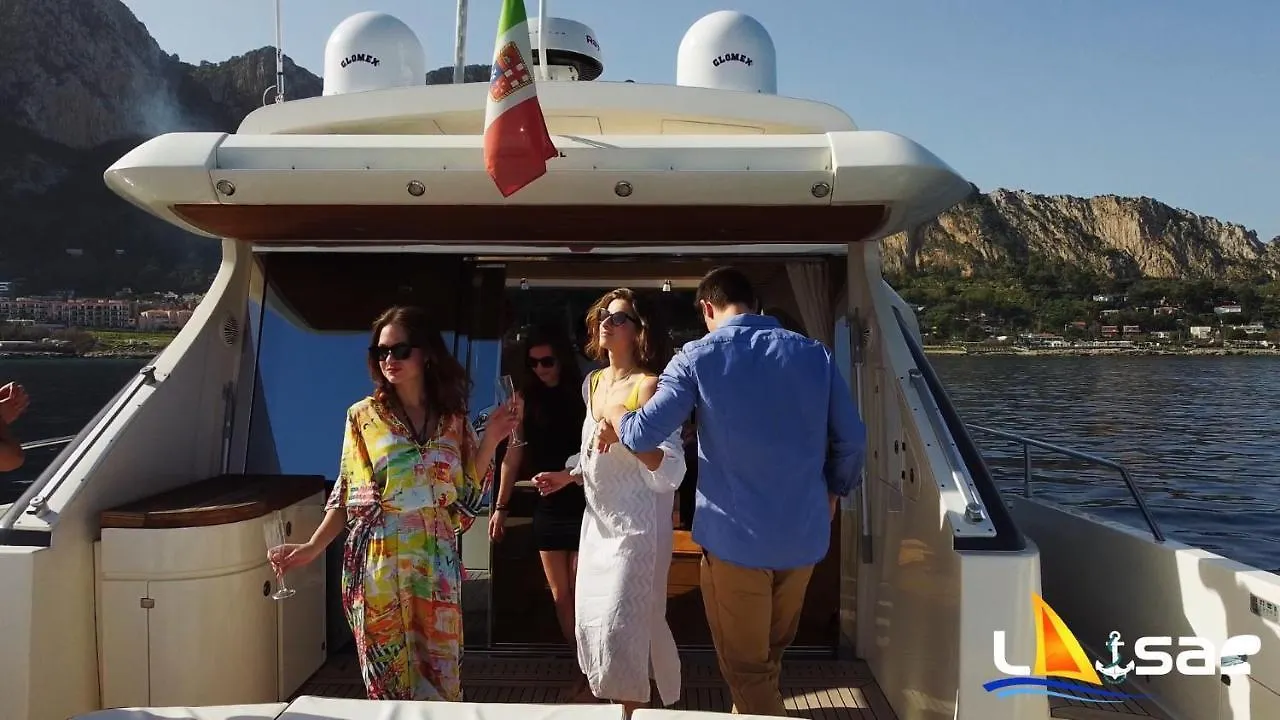 Botel Hotel Layla Yacht Palermo Italien