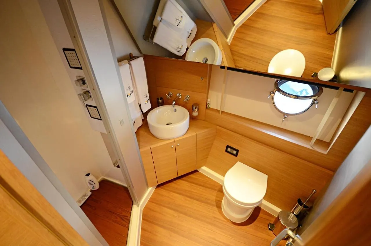 Hotel Layla Yacht Palermo Botel
