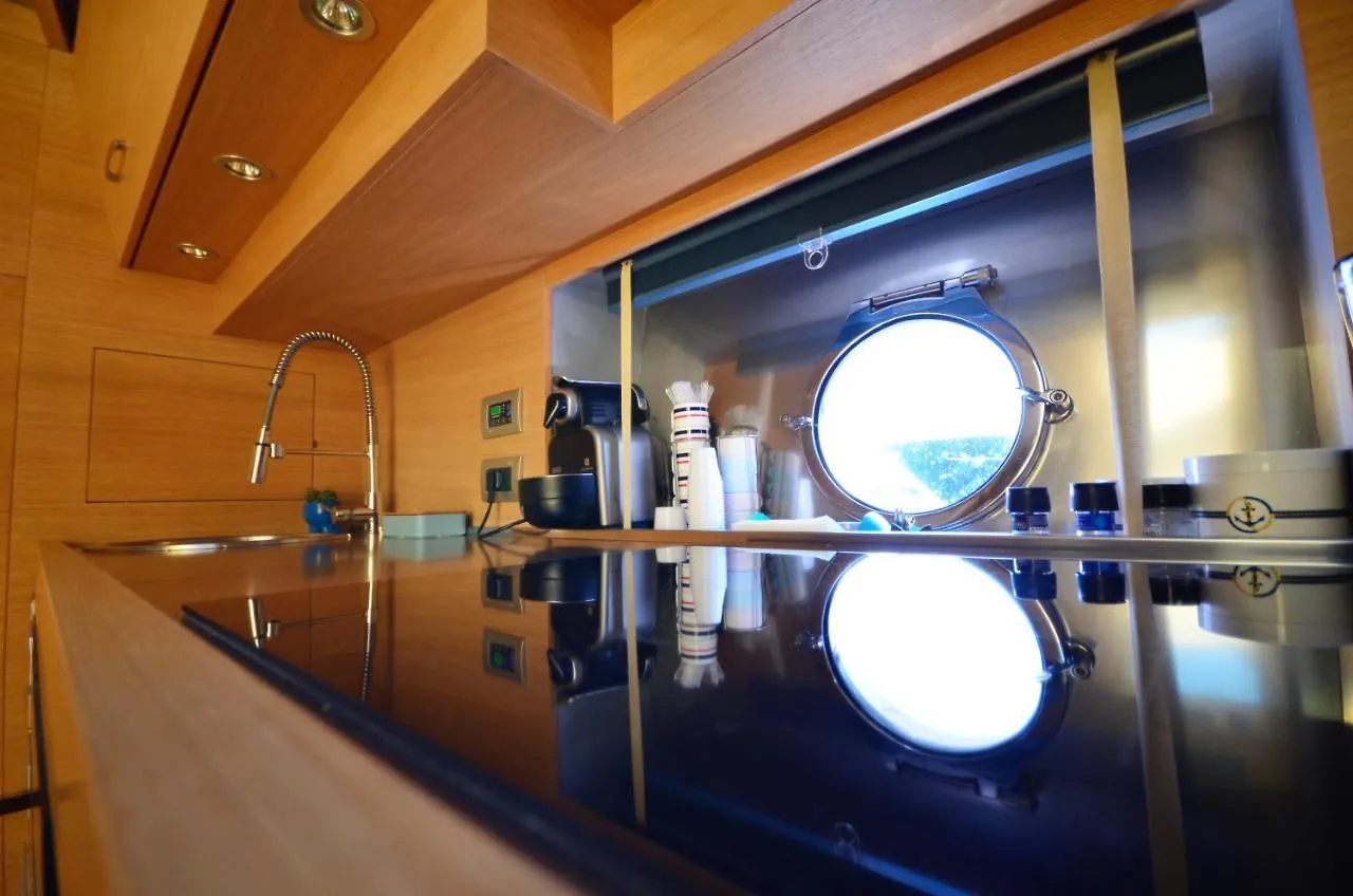 Hotel Layla Yacht Palermo Botel